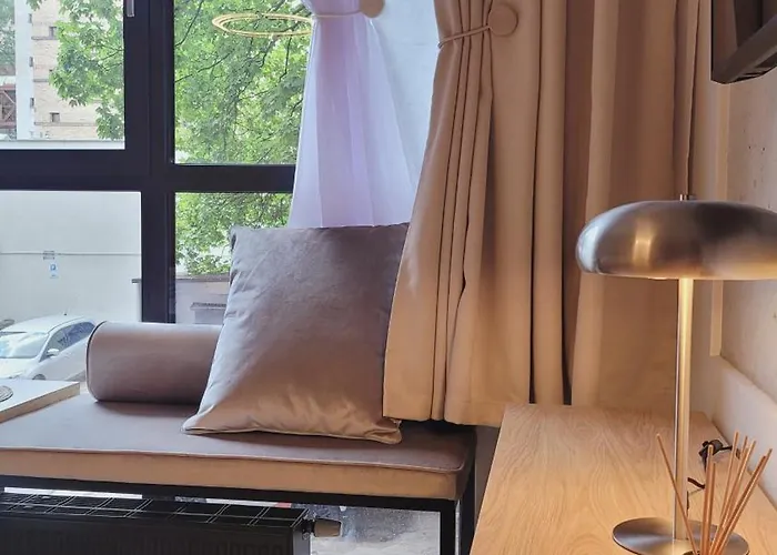 Jtb In The Centr Of *