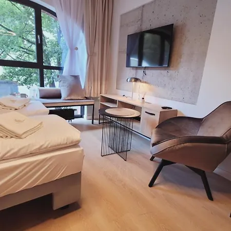 Jtb In The Centr Of *