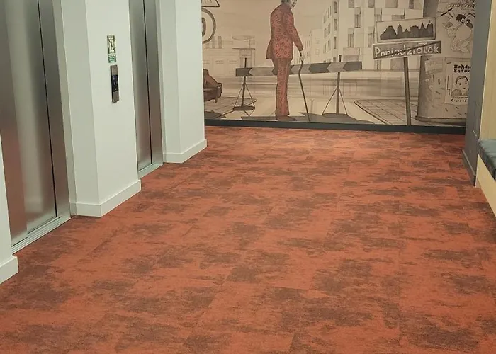 Jtb In The Centr Of *