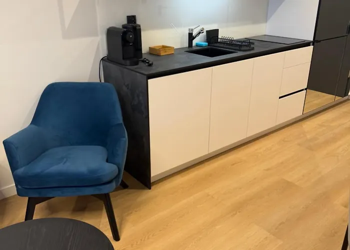 Jtb In The Centr Of דירה *